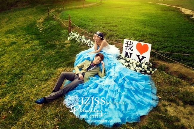 PW083 - **พรีออเดอร์** ชุดคู่ถ่ายพรีเวดดิ้ง (prewedding dress) & ชุดแต่งงานแฟนซี (Fancy wedding dress)ชายหญิง "ธีมสีฟ้า"