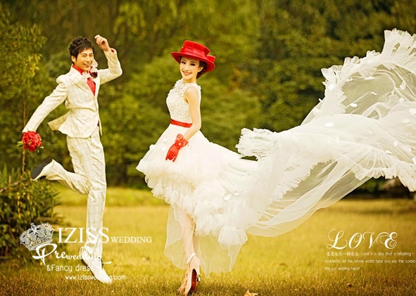 PW178 - Pre order ชุดคู่ถ่ายพรีเวดดิ้ง (prewedding dress) & ชุดแต่งงานแฟนซี (Fancy wedding dress)ชายหญิง "ธีมสีขาว-แดง"