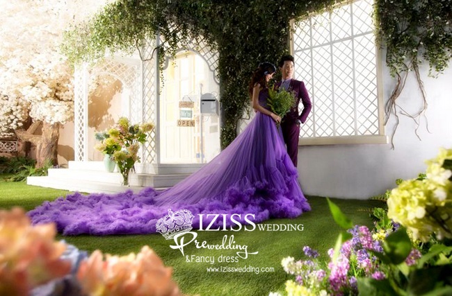 PW081 **พร้อมส่งทั้งเซ็ทค่ะ** ชุดคู่ถ่ายพรีเวดดิ้ง (prewedding dress) & ชุดแต่งงานแฟนซี (Fancy wedding dress)ชายหญิง "ธีมสีม่วง"