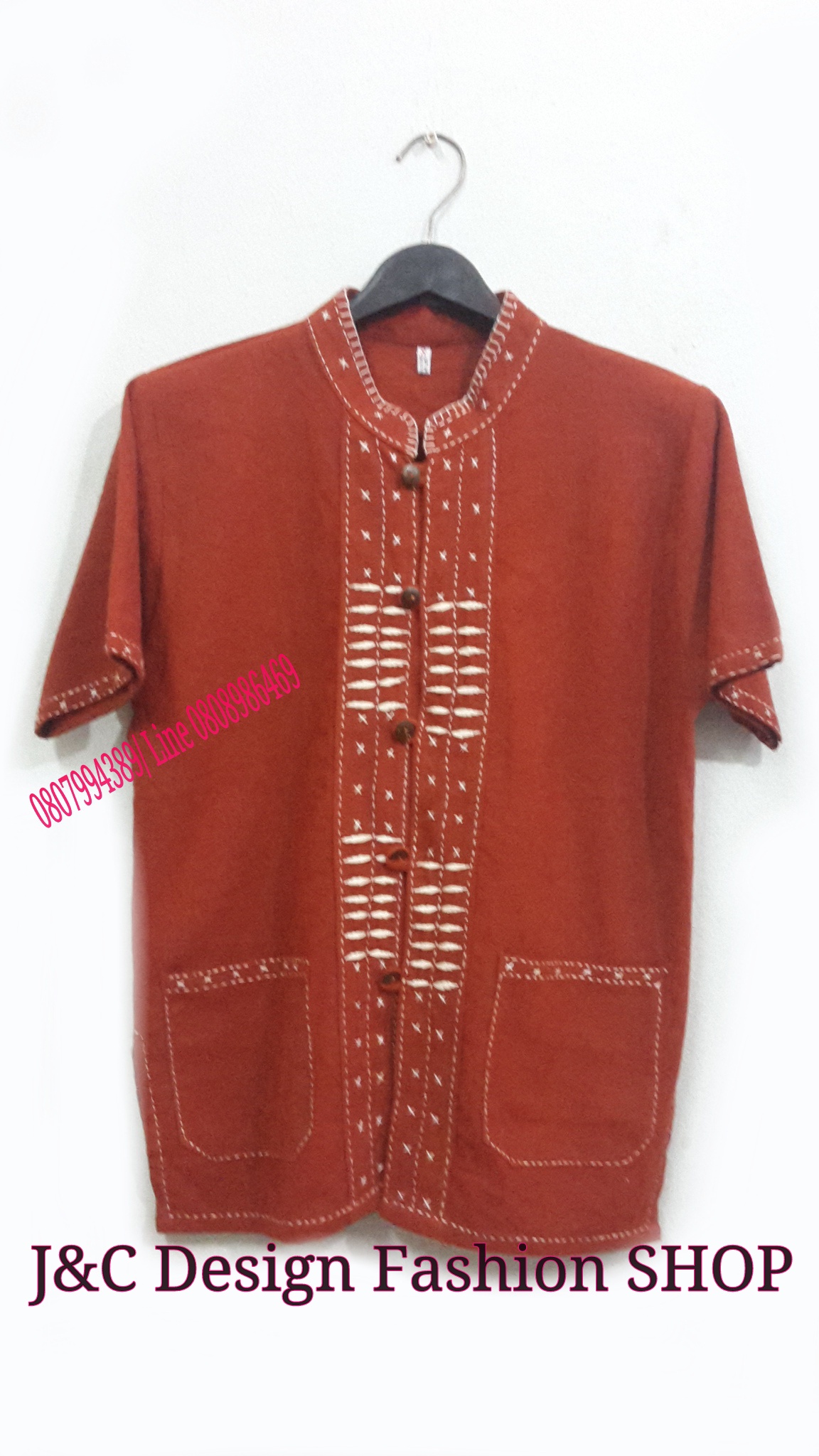 เสื้อผ้าไทยชายสีสั้มอิฐ เสื้อผ้าฝ้ายชายแต่งผ้าขลิบลายและปักผ้า เสื้อผ้าพื้นเมืองชายแต่งงานปักผ้า