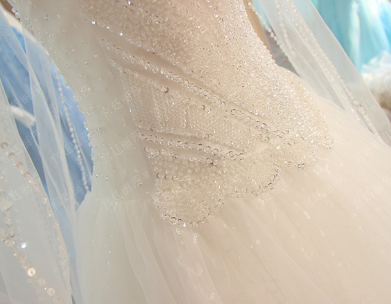 BRL021 **พรีออเดอร์**ชุดแต่งงานหรูหราประดับดอกไม้ผสมเพชรและคริสตัล สวยงามดุจเจ้าหญิง