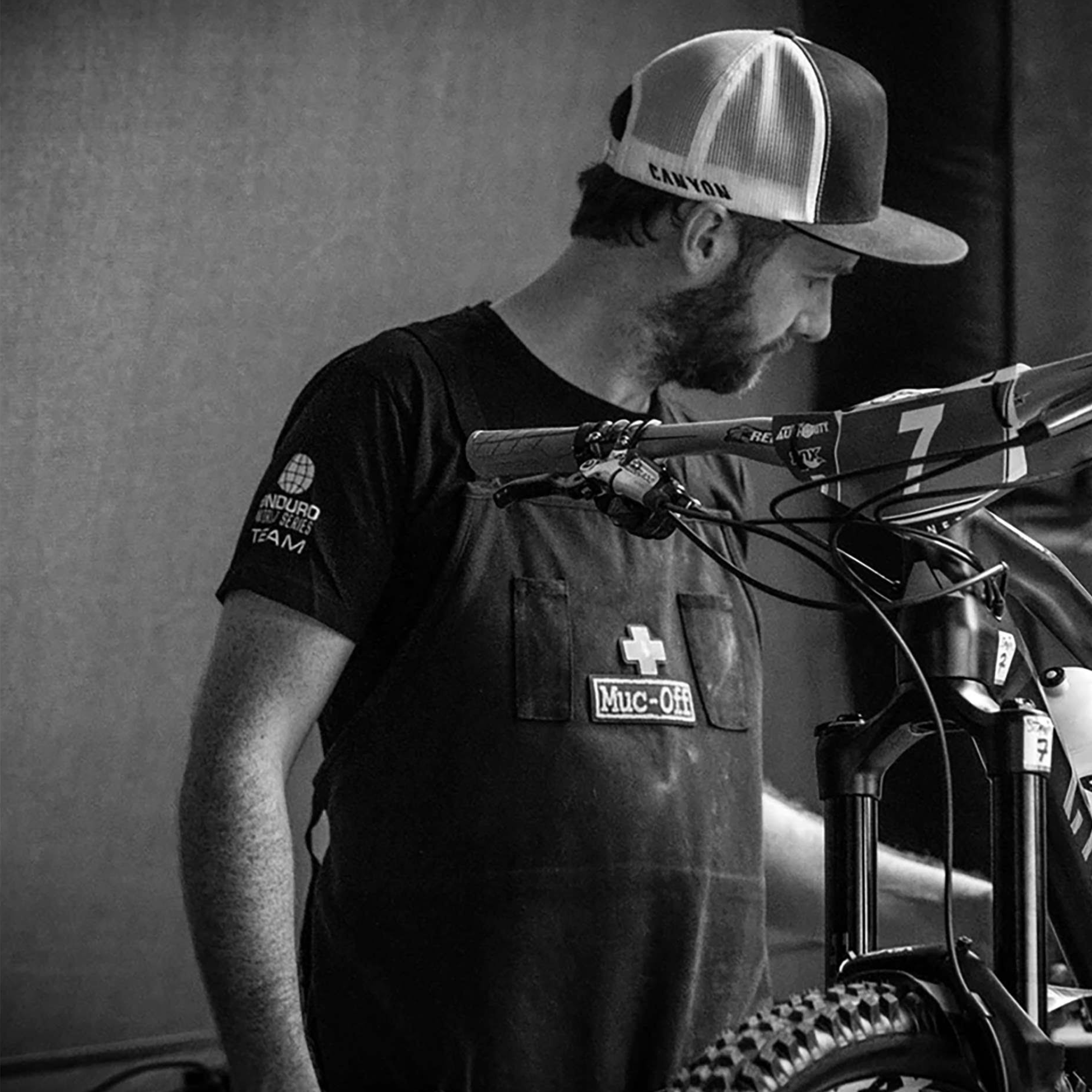 ผ้ากันเปื้อนสำหรับช่างจักรยานยี่ห้อ Muc-off