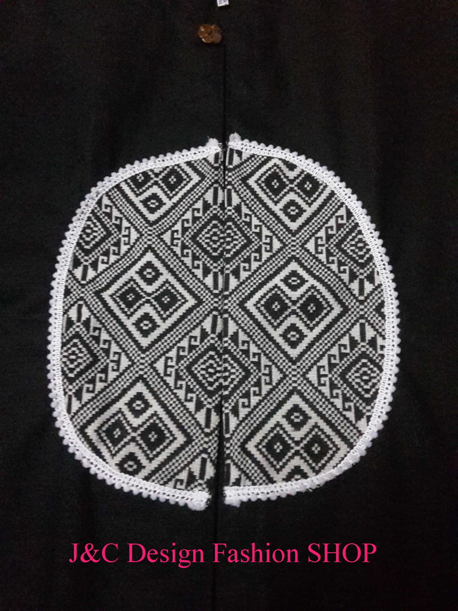 เสื้อคลุมผ้าไทยสีดำ เสื้อคลุมผ้าฝ้ายสีดำแต่งผ้าฝ้ายขิด เสื้อคลุมผ้าฝ้ายทอมือ เสื้อแจ็คเก็ตผ้าฝ้ายมัดหมี่ขิด