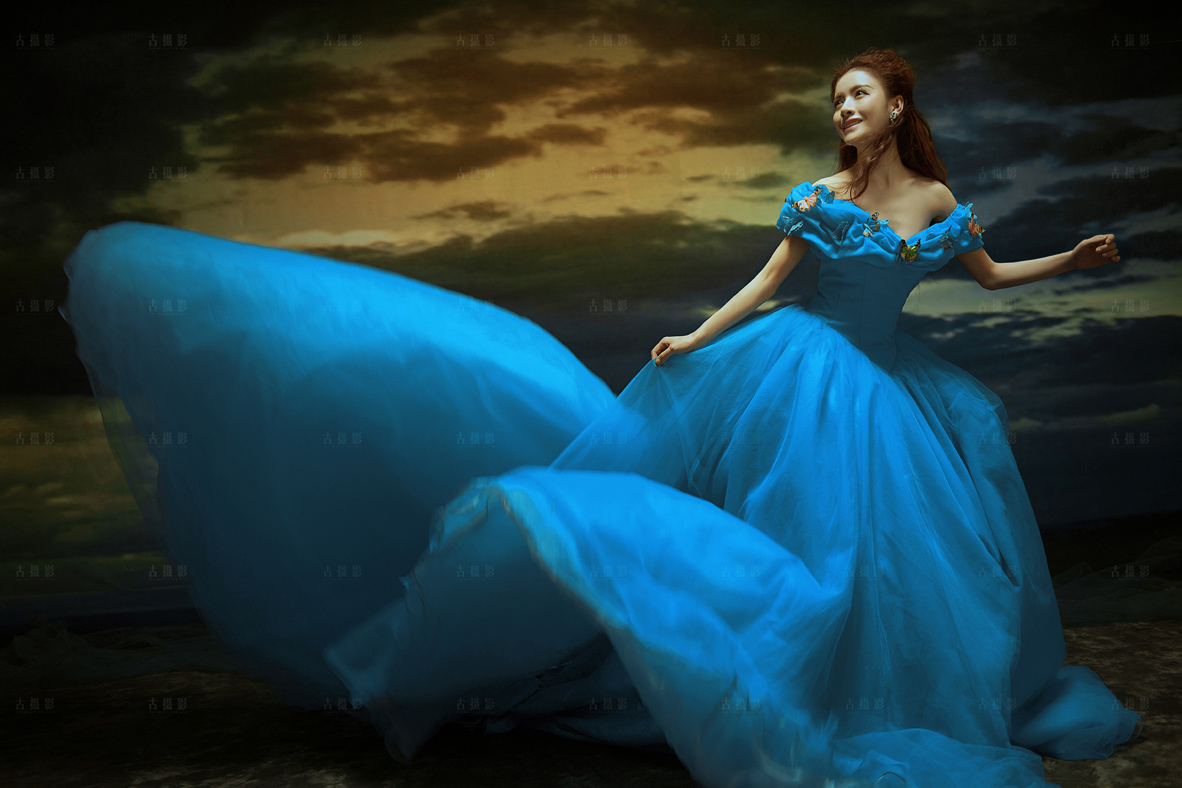 PW358 - **พรีออเดอร์ค่ะ** ชุดคู่ถ่ายพรีเวดดิ้ง (prewedding dress) & ชุดแต่งงานแฟนซี (Fancy wedding dress)ชายหญิง "ธีมสีเจ้าหญิงสีน้ำเงิน-เจ้าชายชุดสีเขียว"