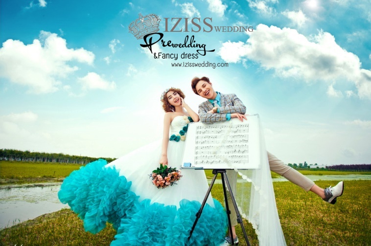 PW275 - Preorder ชุดคู่ถ่ายพรีเวดดิ้ง (prewedding dress) & ชุดแต่งงานแฟนซี (Fancy wedding dress)ชายหญิง "ธีมสีขาว-ฟ้า"