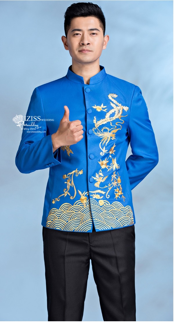 ST072 **พร้อมส่ง**สูทจีนผู้ชายสีแดงแขนยาวปักนกนางแอ่นสีทอง ติดกระดุมสีแดง พร้อมกางเกงสีดำขาสอบ ชุดสูทเจ้าบ่าว สูทแฟนซี ถ่ายพรีเวดดิ้ง & ชุดแต่งงานแฟนซี (Fancy wedding dress) สูทผู้ชายสีแดง-ดำ