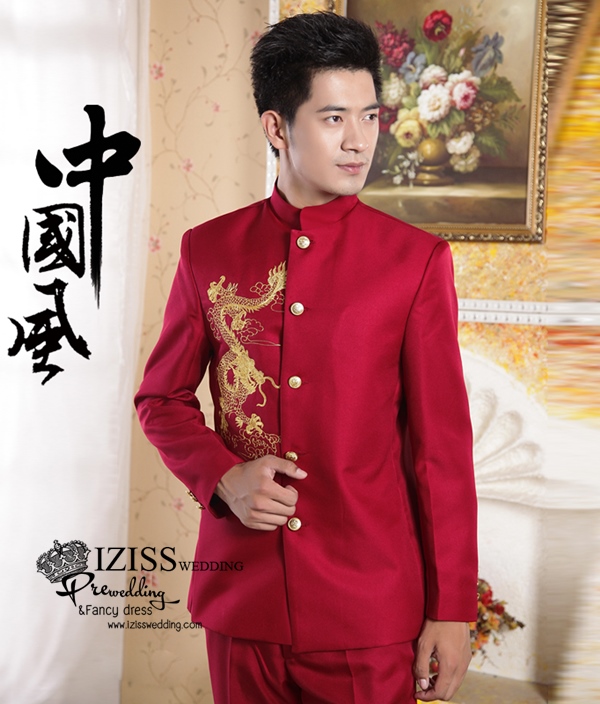 ST006- **พรีออเดอร์**สูทจีนผู้ชายสีไวน์แดงแขนยาวปักลายมังกรสีทอง ติดกระดุมสีทอง พร้อมกางเกงสีไวน์แดงขาสอบ ชุดสูทเจ้าบ่าว สูทแฟนซี ถ่ายพรีเวดดิ้ง & ชุดแต่งงานแฟนซี (Fancy wedding dress) สูทผู้ชายสีไวน์แดง