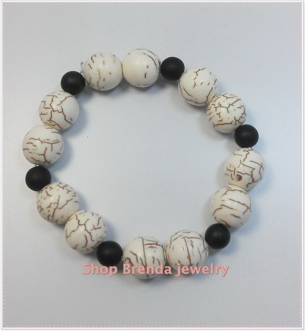 สร้อยข้อมือหินฮาวไลท์ Howlite