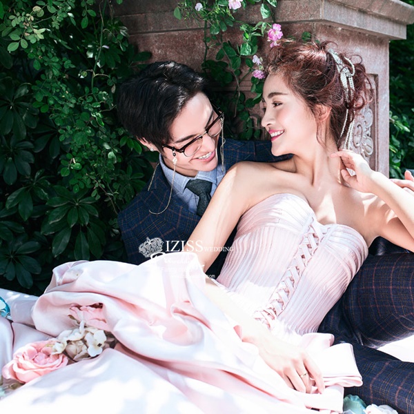 PW490 - **พร้อมส่งเฉพาะชุดผู้หญิง** ชุดคู่ถ่ายพรีเวดดิ้ง (prewedding dress) & ชุดแต่งงานแฟนซี (Fancy wedding dress)ชายหญิง "ธีมสีชมพู"