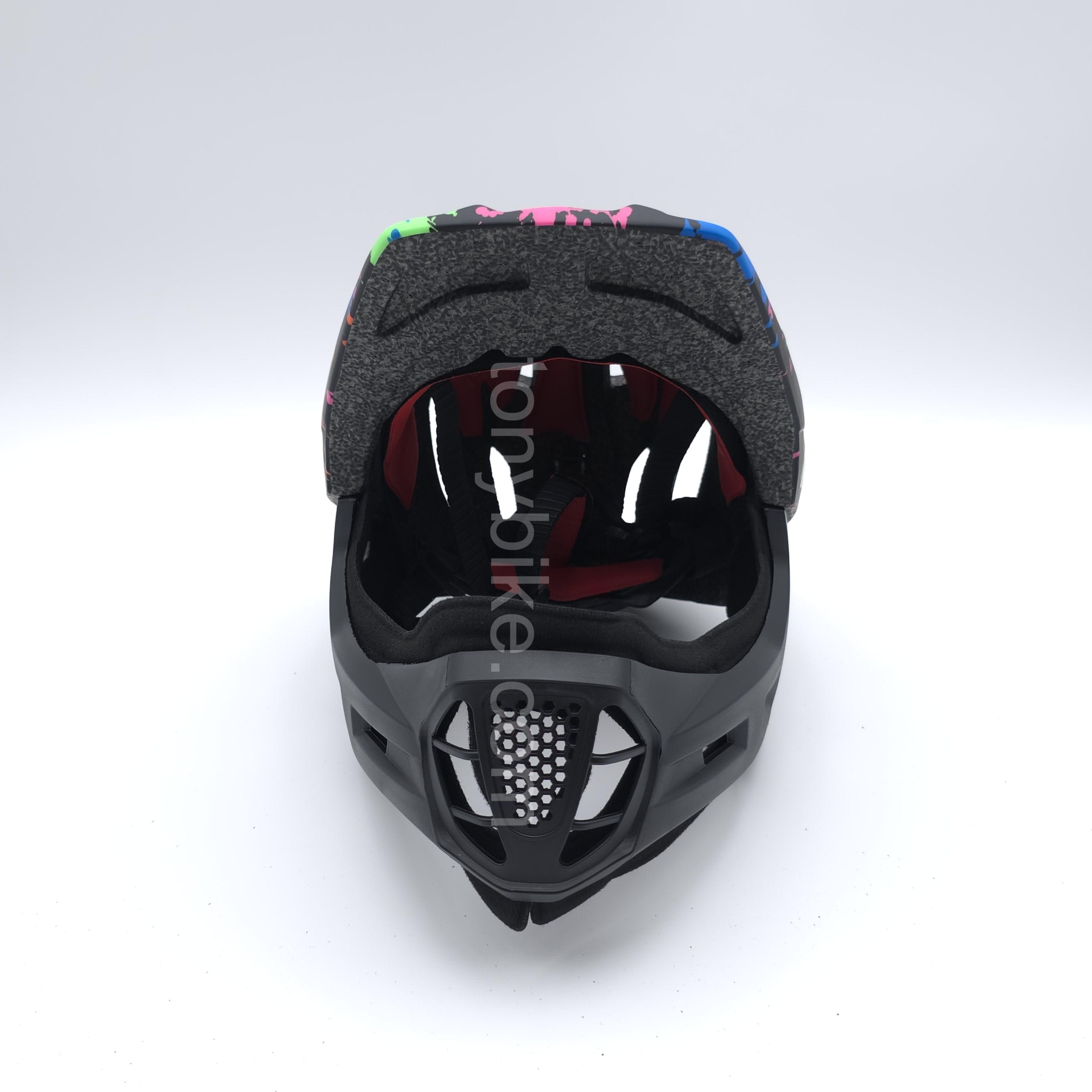 หมวกจักรยานเด็ก เต็มใบ สีดำ ลายเพ้นท์สี 46-53 ซม.