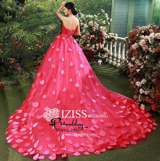 PW355 - **พรีออเดอร์ค่ะ** ชุดคู่ถ่ายพรีเวดดิ้ง (prewedding dress) & ชุดแต่งงานแฟนซี (Fancy wedding dress)ชายหญิง "ธีมสีชมพูอมแดง"