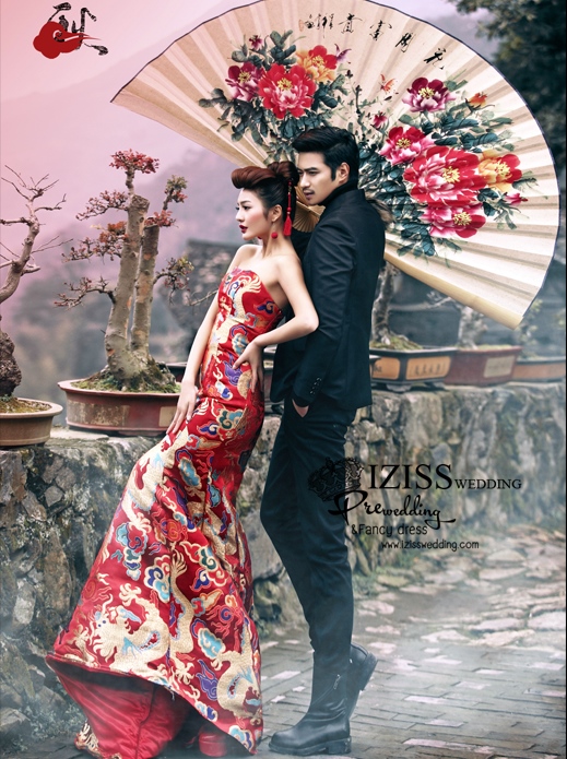 PW555- **พร้อมส่งชุดผญ.ค่ะ**ชุดคู่ถ่ายพรีเวดดิ้ง (prewedding dress) & ชุดแต่งงานแฟนซี (Fancy wedding dress)ชายหญิง "ธีมสีแดง"