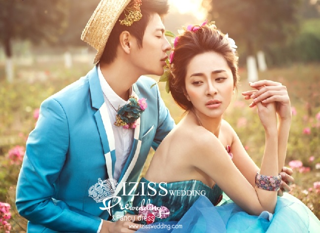 PW015 - **พรีออเดอร์**ชุดคู่ถ่ายพรีเวดดิ้ง (prewedding dress) & ชุดแต่งงานแฟนซี (Fancy wedding dress)ชายหญิง สไตล์ colorful "ธีมสีเขียว-ฟ้า"