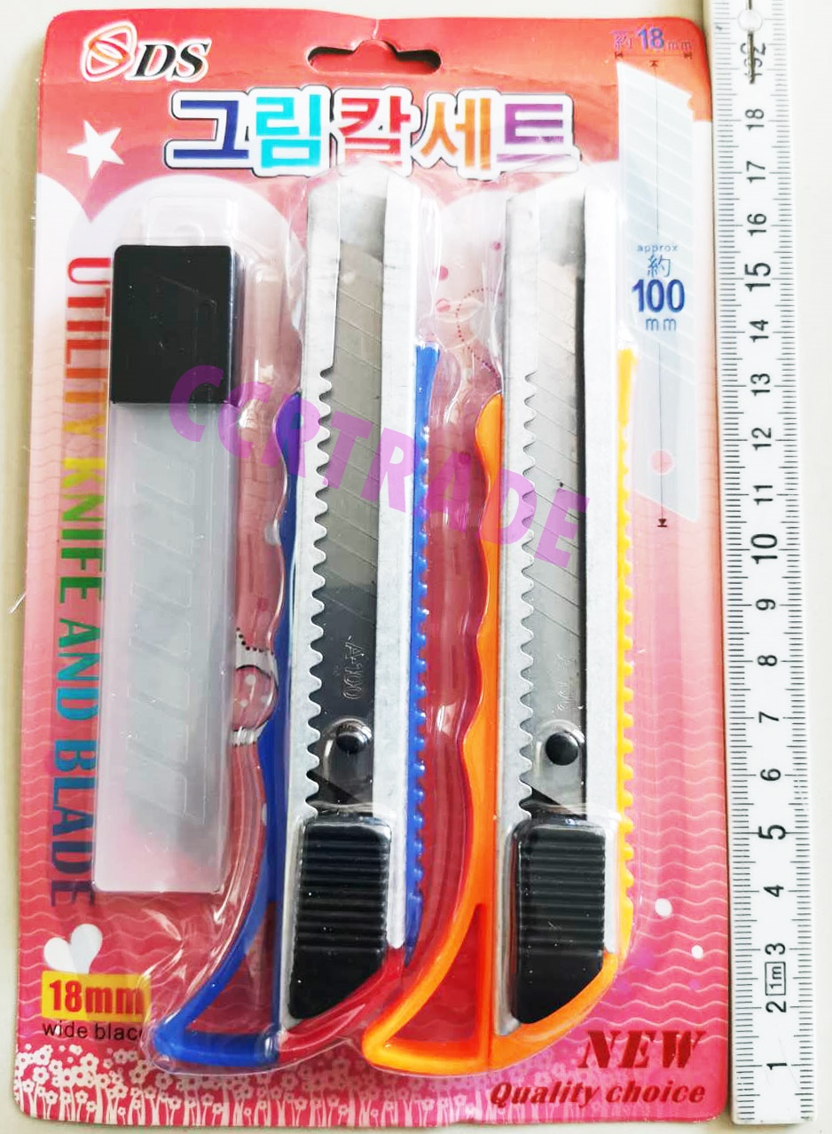 คัตเตอร์สีสด 6 นิ้ว 2 ชิ้น+ใบมีดแผง 20 ซม.