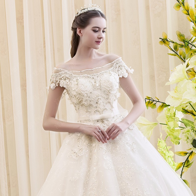 BRL050 **พรีออเดอร์**ชุดแต่งงานหรูหราประดับดอกไม้ผสมเพชรและคริสตัล สวยงามดุจเจ้าหญิง