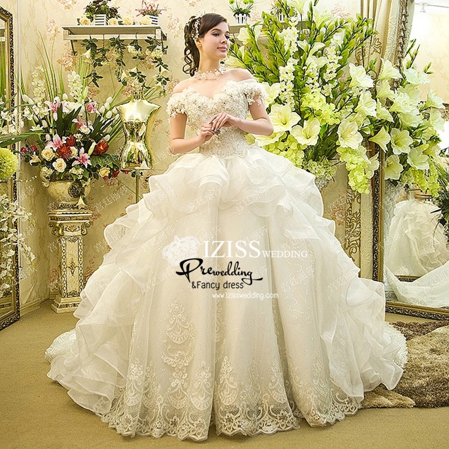 BRL052 **พร้อมเช่า 4,500บ.**ชุดแต่งงานหรูหราประดับดอกไม้ผสมเพชรและคริสตัล สวยงามดุจเจ้าหญิง