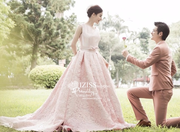 PW472- **พร้อมส่งเฉพาะชุดผู้หญิงสีส้ม**ชุดแต่งงานแฟนซี ชุดเดรสสีส้มชุดยกน้ำชา ชุดถ่ายพรีเวดดิ้ง (prewedding dress) & ชุดแต่งงานแฟนซี (Fancy wedding dress) "ธีมสีส้ม"