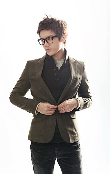 เสื้อสูทพร้อมส่ง เสื้อสูทแฟชั่นผู้ชาย สีน้ำตาล แขนยาว แต่งกระเป๋า กระดุมเม็ดเดียว มีซับใน แต่งกระดุมแขน ใส่ออกงานได้ ใส่ทำงานได้ ใส่เที่ยวได้