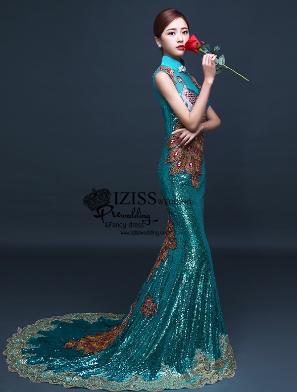 PW531 - **พรีออเดอร์มีสีชมพู แดง เขียวและสีน้ำเงินค่ะ** ชุดกี่เพ้าเลื่อมสีชมพูแขนสั้นประดับลายนกยูง ชุดยกน้ำชา ชุดคู่ถ่ายพรีเวดดิ้ง (prewedding dress) & ชุดแต่งงานแฟนซี (Fancy wedding dress)ชายหญิง "ธีมสีชมพู"