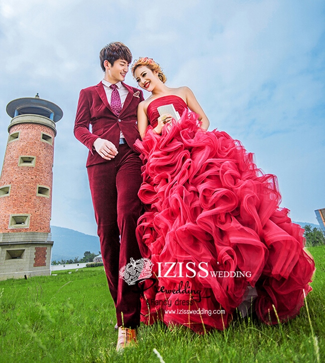 PW303 - **พร้อมส่งเฉพาะชุดผู้หญิงค่ะ** ชุดคู่ถ่ายพรีเวดดิ้ง (prewedding dress) & ชุดแต่งงานแฟนซี (Fancy wedding dress)ชายหญิง "ธีมสีแดง"