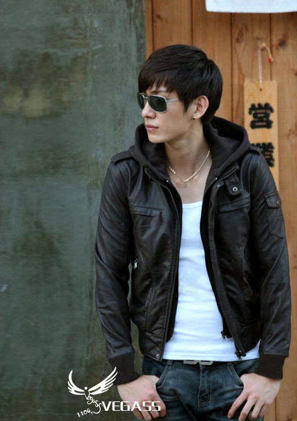 เสื้อแจ๊กเก็ตแฟชั่น แจ๊กเก็ตหนัง ผู้ชาย พร้อมส่ง สีน้ำตาล แขนยาว มีฮู้ด ใส่เที่ยว ใส่ทำงาน ใส่ขี่มอเตอร์ไซด์ แบบเท่ห์