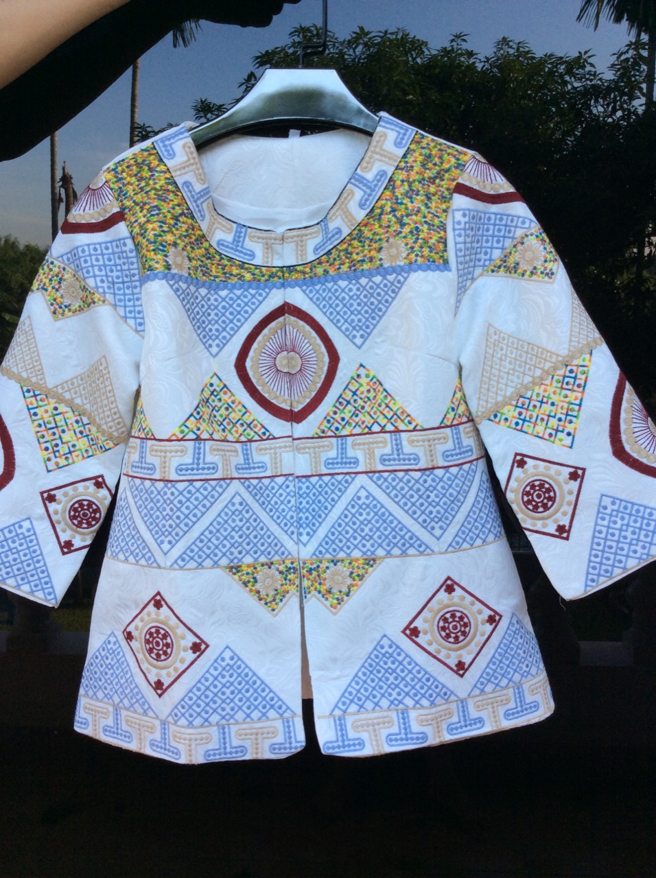 สูทน่ารัก สไตน์เกาหลี หรู เรียบ สูทเกาหลี เสื้อทำงานเกาหลีดีไซน์เก๋ เสื้อคลุม เสื้อสูทนำเข้า เสื้อสูทสีน้ำขาว