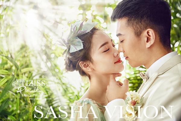 PW569- **พรีออเดอร์ค่ะ**ชุดคู่ถ่ายพรีเวดดิ้ง (prewedding dress) & ชุดแต่งงานแฟนซี (Fancy wedding dress)ชายหญิง "ธีมสีเขียว ขาว"