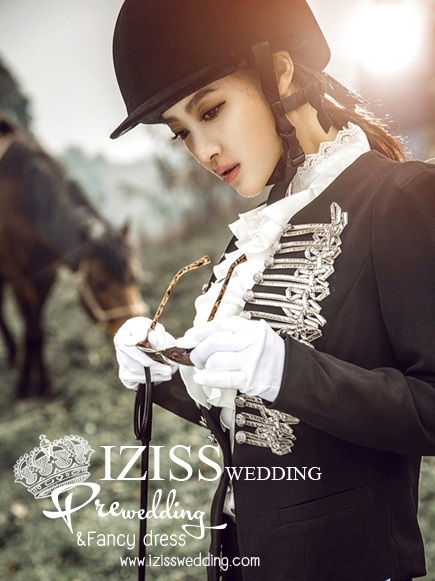 PW169 -**พร้อมส่งทั้งเซ็ท**ชุดคู่ถ่ายพรีเวดดิ้ง (prewedding dress) & ชุดแต่งงานแฟนซี (Fancy wedding dress)ชายหญิง "ธีมชุดขี่ม้า"