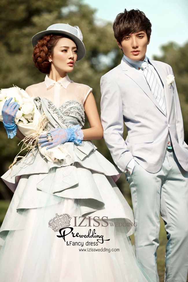PW204 - พรีออเดอร์ ชุดคู่ถ่ายพรีเวดดิ้ง (prewedding dress) & ชุดแต่งงานแฟนซี (Fancy wedding dress)ชายหญิง "ธีมสีเขียว"