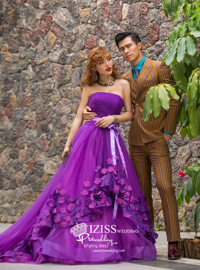 PW413- **พรีออเดอร์**ชุดถ่ายพรีเวดดิ้ง (prewedding dress) & ชุดแต่งงานแฟนซี (Fancy wedding dress)ชายหญิง "ธีมสีม่วง"