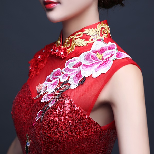 PW497 - **พรีออเดอร์** ชุดกี่เพ้าสีแดงเลื่อม ชุดคู่ถ่ายพรีเวดดิ้ง (prewedding dress) & ชุดแต่งงานแฟนซี (Fancy wedding dress)ชายหญิง "ธีมสีแดง"