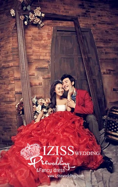 PW143 - Pre order ชุดคู่ถ่ายพรีเวดดิ้ง (prewedding dress) & ชุดแต่งงานแฟนซี (Fancy wedding dress)ชายหญิง "ธีมสีแดง-ขาว"