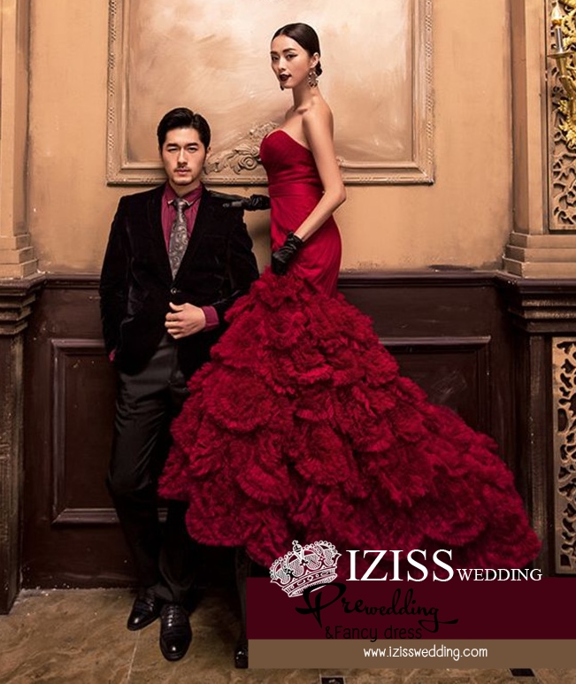 PW308 - **เลิกผลิตค่ะ** ชุดคู่ถ่ายพรีเวดดิ้ง (prewedding dress) & ชุดแต่งงานแฟนซี (Fancy wedding dress)ชายหญิง "ธีมสีแดง"