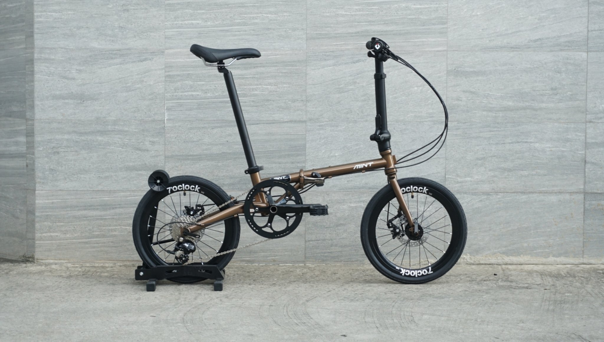 MINT : T9-349 จักรยานพับได้ เฟรมโครโมลี่ 9 สปีด ดิสเบรก นน. 11.5 กก. นุ่มนวล ปั่นสบาย