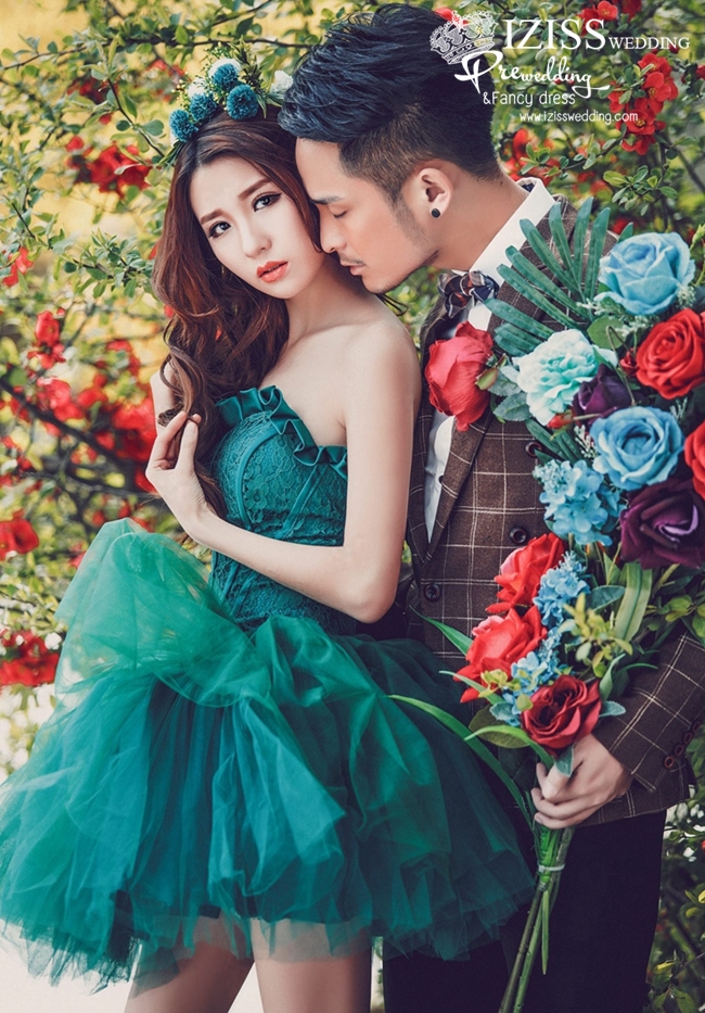 PW398- **พรีออเดอร์**ชุดคู่ถ่ายพรีเวดดิ้ง (prewedding dress) & ชุดแต่งงานแฟนซี (Fancy wedding dress)ชายหญิง "ธีมสีเขียว"