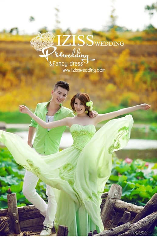 PW272 **พรีออเดอร์** ชุดคู่ถ่ายพรีเวดดิ้ง (prewedding dress) & ชุดแต่งงานแฟนซี (Fancy wedding dress)ชายหญิง "ธีมสีเขียวอ่อน"