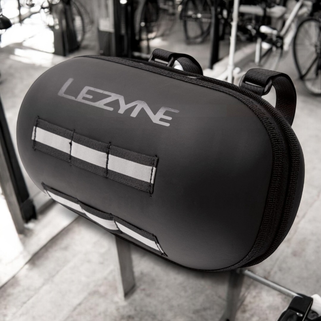 กระเป๋าหน้าจักรยาน LEZYNE HARD BAR CADDY 2.2L