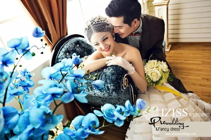 PW326 - **พรีออเดอร์ค่ะ** ชุดคู่ถ่ายพรีเวดดิ้ง (prewedding dress) & ชุดแต่งงานแฟนซี (Fancy wedding dress)ชายหญิง "ธีมชุดเจ้าสาวสีขาว-น้ำตาลเข้ม"