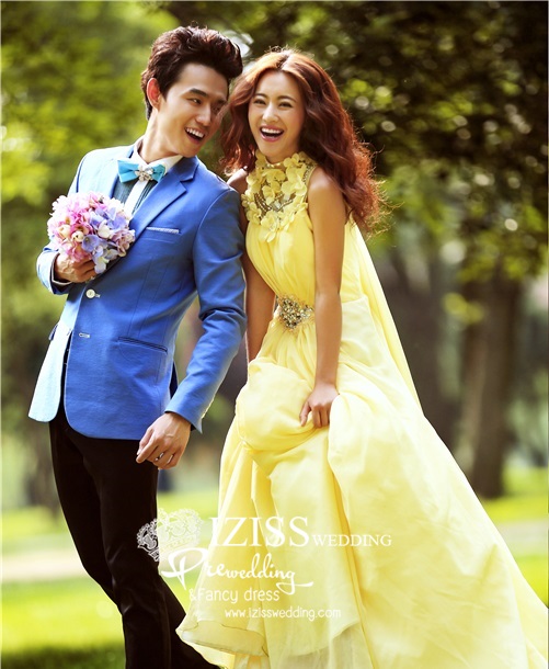 PW209 - Pre order ชุดคู่ถ่ายพรีเวดดิ้ง (prewedding dress) & ชุดแต่งงานแฟนซี (Fancy wedding dress)ชายหญิง "ธีมสีเหลือง-น้ำเงิน"