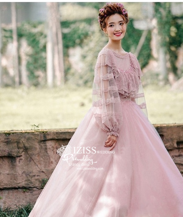 PW566- **พร้อมส่งค่ะ**ชุดคู่ถ่ายพรีเวดดิ้ง (prewedding dress) & ชุดแต่งงานแฟนซี (Fancy wedding dress)ชายหญิง "ธีมสีชมพูกลีบบัว"