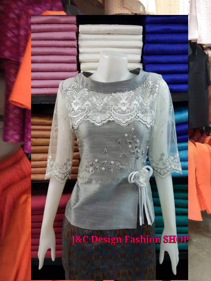 เสื้อผ้าไทยสีเทาเงินแต่งลูกไม้ เสื้อผ้าไหมแต่งลูกไม้ เสื้อใส่ผ้าซิ่นสีเทาเงิน เสื้อผ้าฝ้ายสีเทาเงินปักมุก