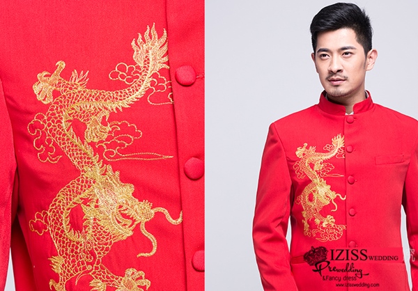 ST002- **พรีออเดอร์**สูทจีนผู้ชายสีแดงแขนยาวปักลายมังกรสีทอง ติดกระดุมสีแดง พร้อมกางเกงสีดำขาสอบ ชุดสูทเจ้าบ่าว สูทแฟนซี ถ่ายพรีเวดดิ้ง & ชุดแต่งงานแฟนซี (Fancy wedding dress) สูทผู้ชายสีแดง