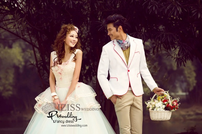 PW110 - Pre order ชุดคู่ถ่ายพรีเวดดิ้ง (prewedding dress) & ชุดแต่งงานแฟนซี (Fancy wedding dress)ชายหญิง "ธีมสีครีม-ขาว"