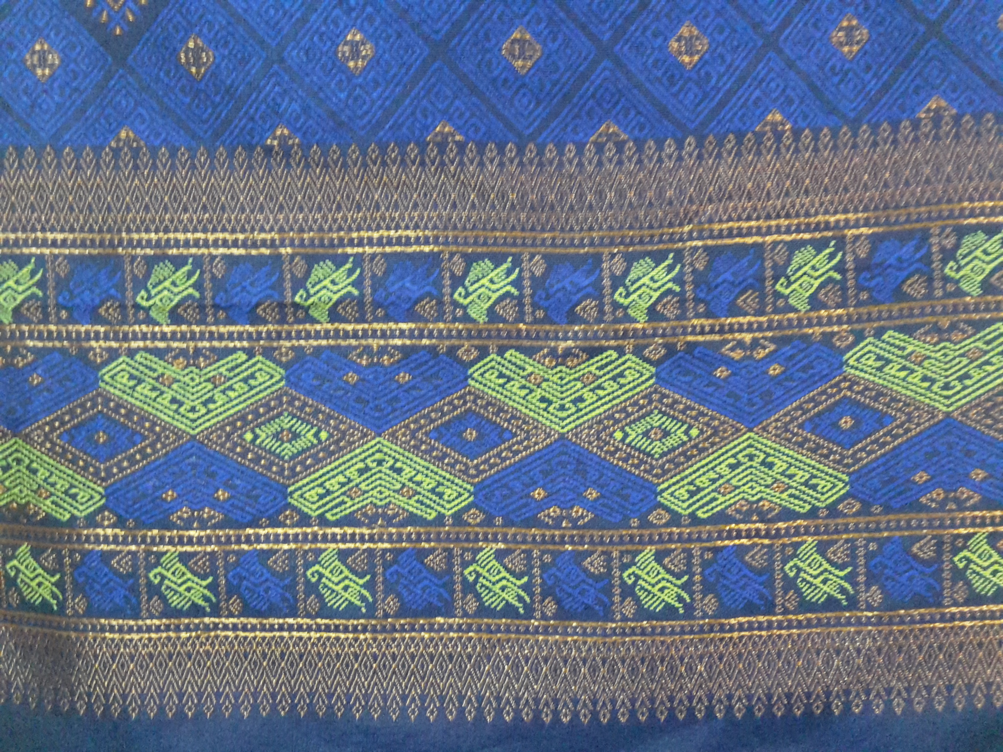 ผ้าถุงสำเร็จรูปยกขิดสีน้ำเงิน ผ้าซิ่นสำเร็จรูปผ้าซิ่นลาวยกขิดสีน้ำเงิน แบบป้ายเลื่อนตะขอสีน้ำเงิน เมเทิลลิควาวยกขิด