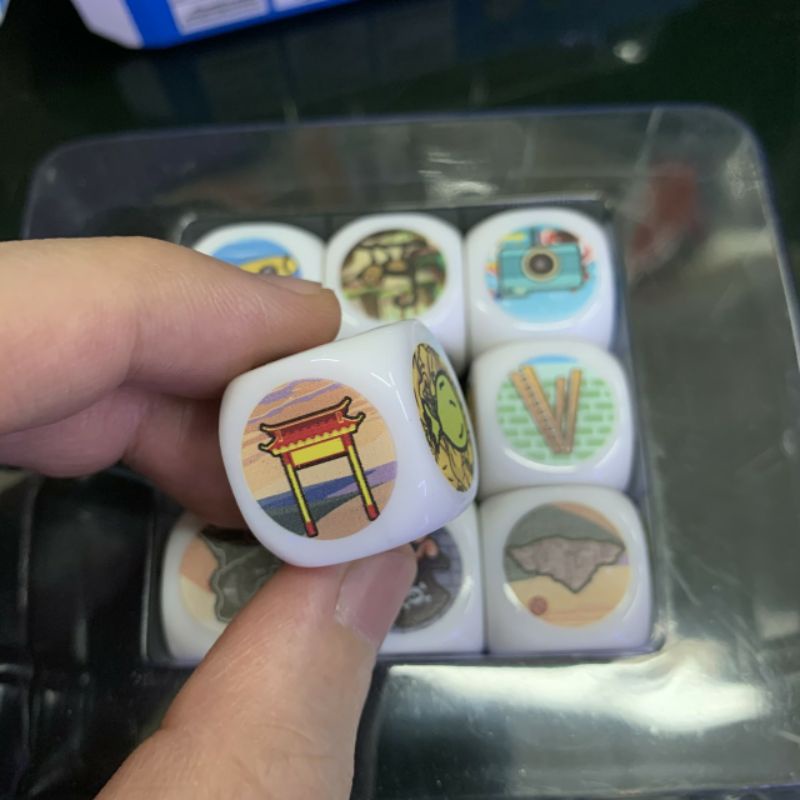 ลูกเต๋าเล่นนิทาน ไม่รู้จบ ของเล่นชิ้นนี้ฝึกจินตนาการได้ดีมากคะ พร้อมส่งจากไทย