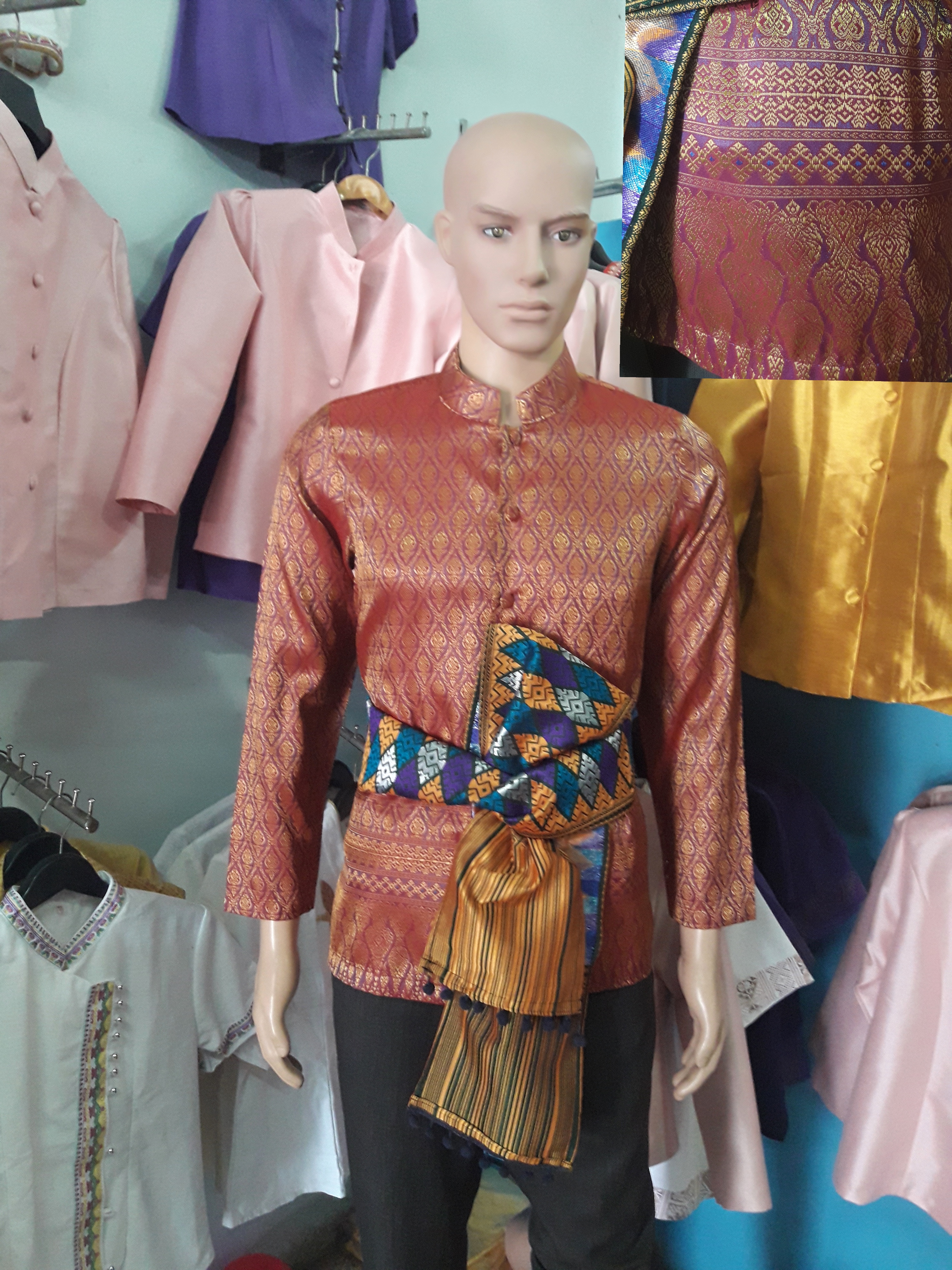 เสื้อคอพระราชทานชายไหมแพรทิพย์ เสื้อชายไหมแพรทิพย์คอพระราชทานสีเลือดนก สูทผ้าไทยชายสีเลือดนก เสื้อผ้าไทยสีเลือดนก