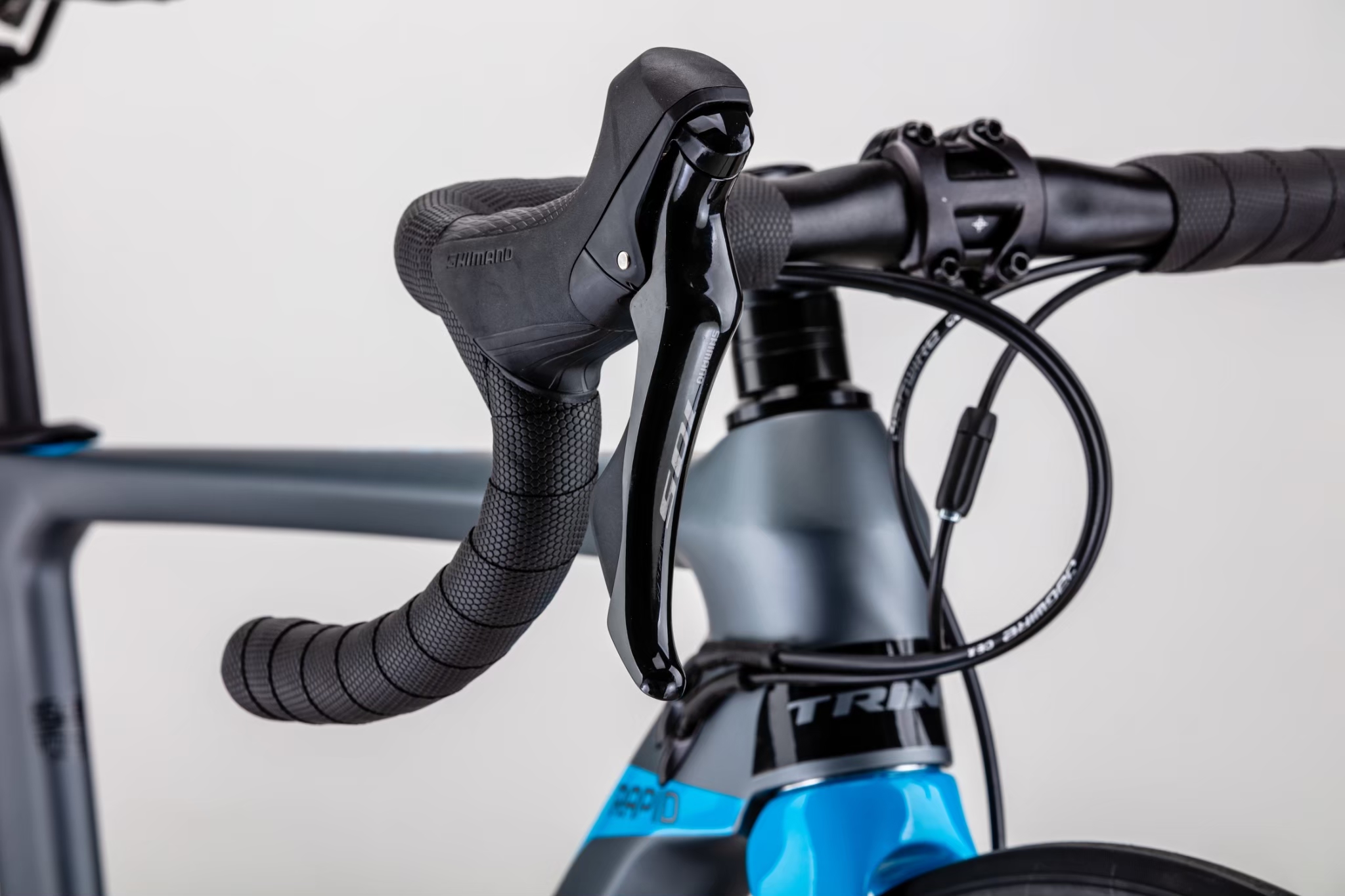 TrinX RAPID 2.1 เสือหมอบเฟรมคาร์บอน ดิสเบรก เกียร์ Shimano 105