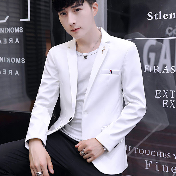 เสื้อสูทผู้ชาย สีขาว แขนยาว แต่งที่ขอบกระเป๋า กระดุมหน้าหนึ่งเม็ด สูทแฟชั่น ใส่ทำงาน ใส่ออกงาน ใส่เป็นสูทลำลอง กระเป๋าเสื้อใช้งานได้ มีซับใน สูทแฟชั่นผู้ชาย