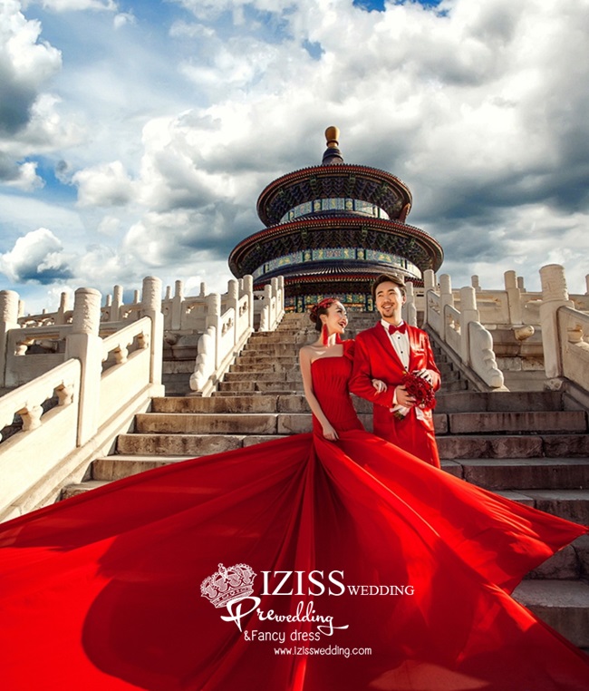 PW222 - **พรีออเดอร์ทั้งเซ็ท**ชุดคู่ถ่ายพรีเวดดิ้ง (prewedding dress) & ชุดแต่งงานแฟนซี (Fancy wedding dress)ชายหญิง "ธีมสีแดง"