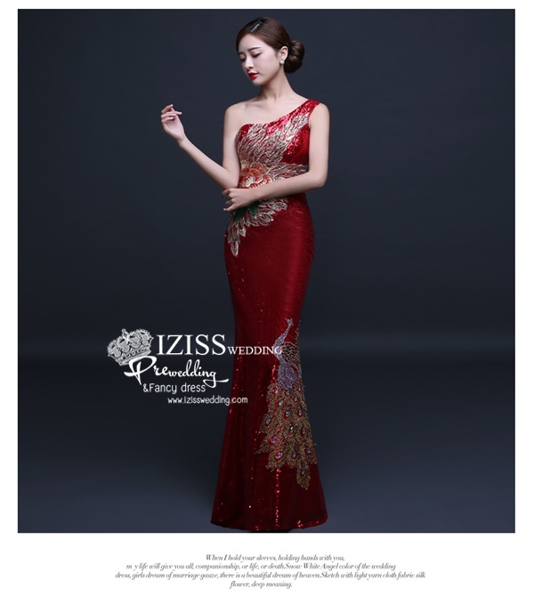 PW532 - **พรีออเดอร์มีสีแดงและสีน้ำเงินค่ะ** ชุดกี่เพ้าเลื่อมสีแดงแขนสั้นประดับลายดอกไม้ ชุดยกน้ำชา ชุดคู่ถ่ายพรีเวดดิ้ง (prewedding dress) & ชุดแต่งงานแฟนซี (Fancy wedding dress)ชายหญิง "ธีมสีแดง น้ำเงิน"